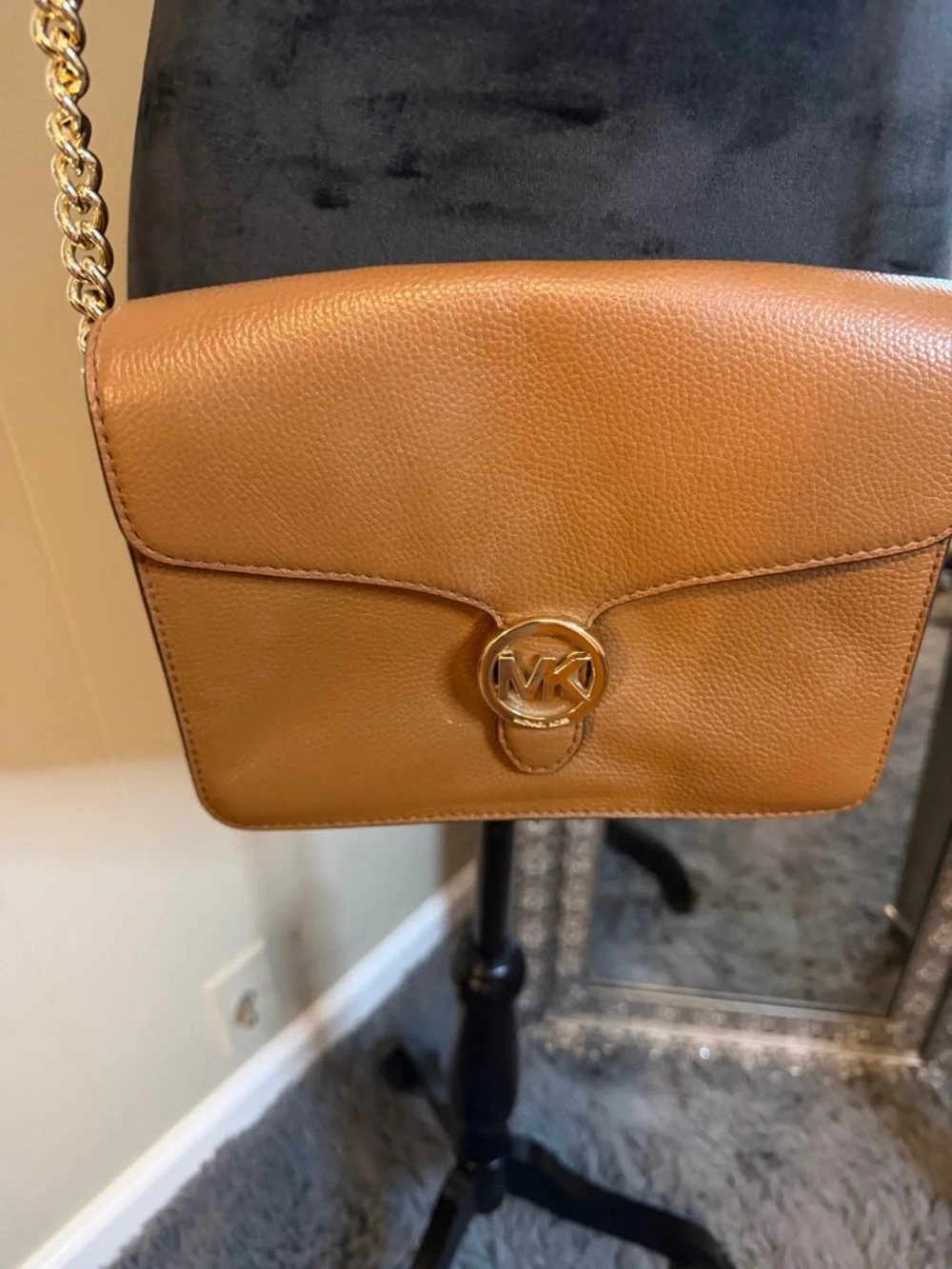 ⭐️Michael Kors Tan Leather Crossbody Bag‎ with Gold Chain